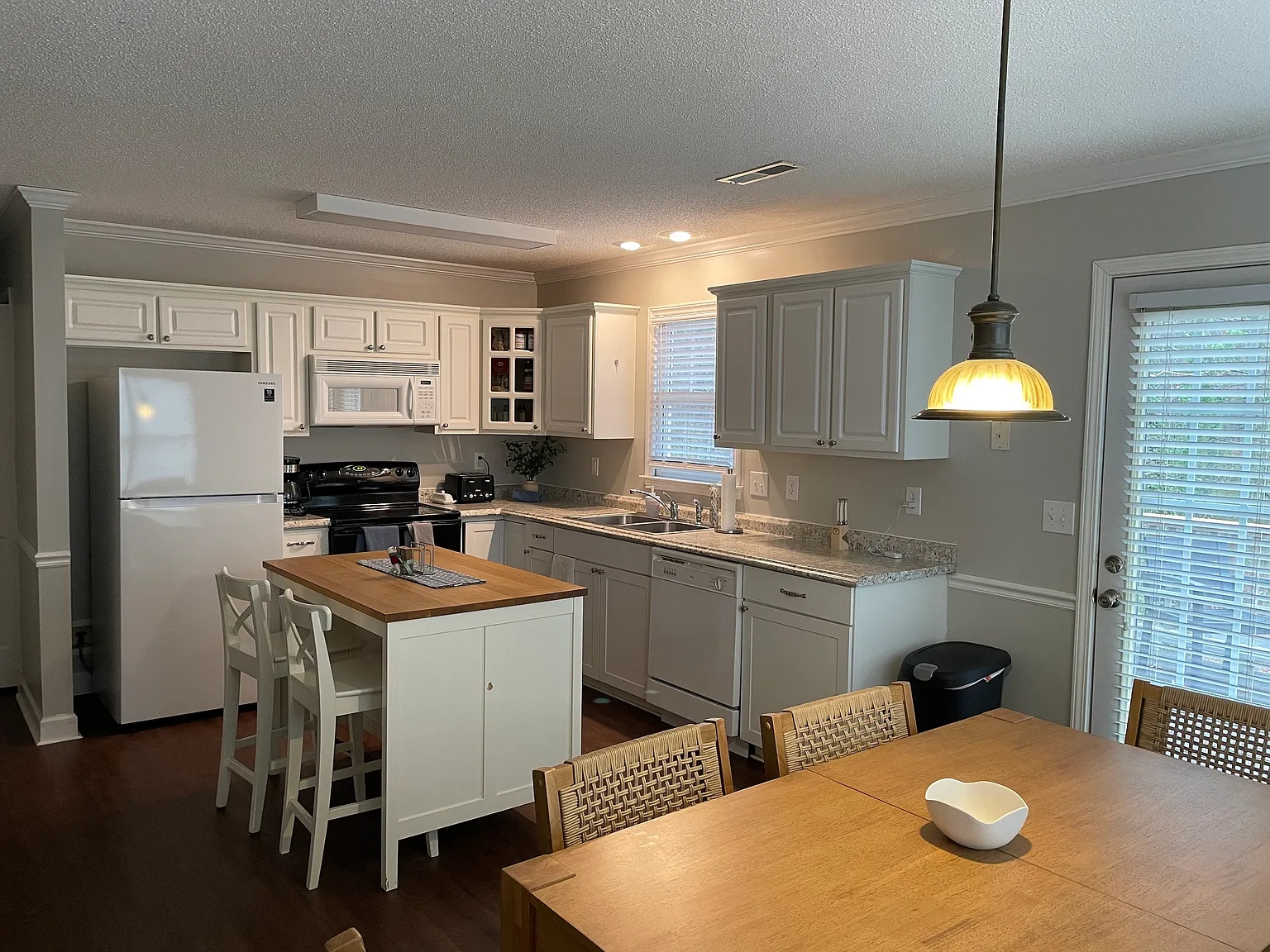 3 bed, 1387 sqft, $2,700 — Photo 4
