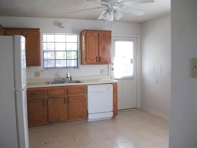 406 N Main St #A — Photo 4