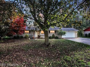 369 Lange Dr, Troy, MI 48098