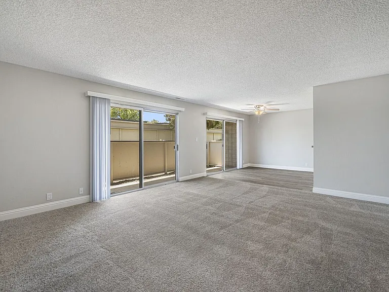 Glenmoor Green Apartments — Photo 17