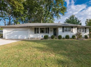 1319 21st St, Highland, IL 62249