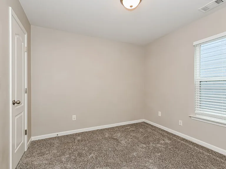 114 Creekwood Trl — Photo 12