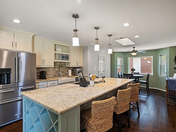 5th image of 3921 Buena Vista Cir