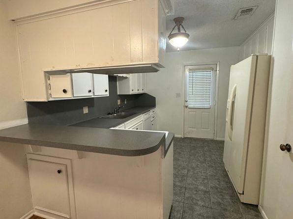 2100 Austin St APT 16