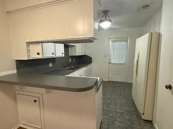 2100 Austin St APT 16, Bay City, TX 77414