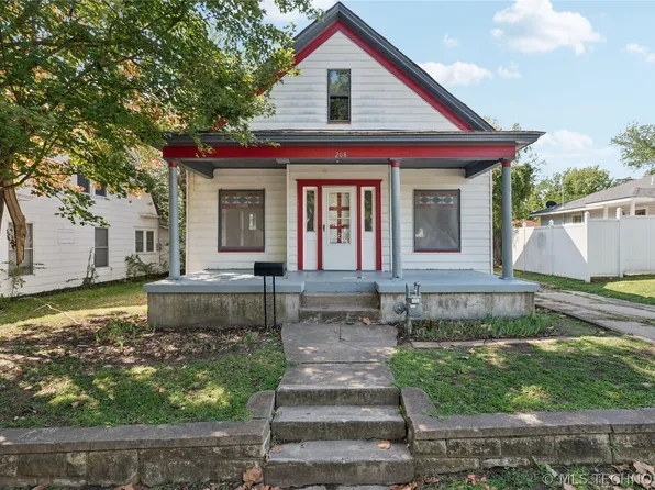 208 E 12th St, Pawhuska, OK 74056