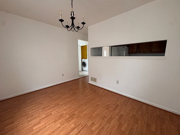 4th image of 111 Schilling Ln
