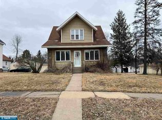 412 2nd St NW, Chisholm, MN 55719