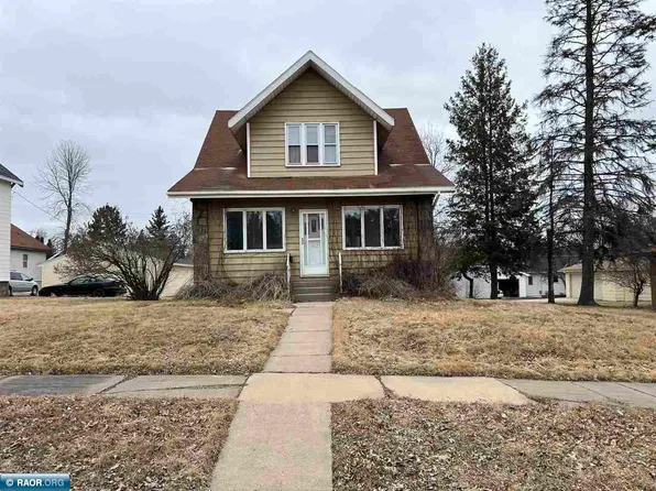 412 2nd St NW, Chisholm, MN 55719
