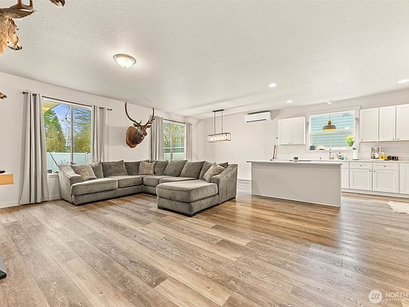 4th image of 817 B Street