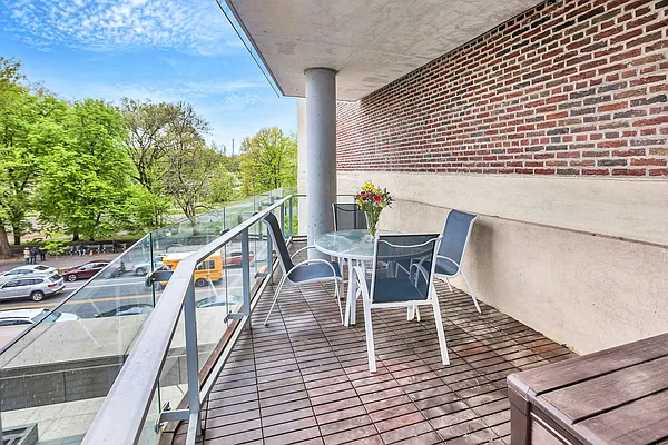 Sold by Isen & Company : Real Estate Advisors | media 21