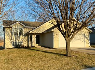 2600 SW Ancaster Rd, Topeka, KS 66614