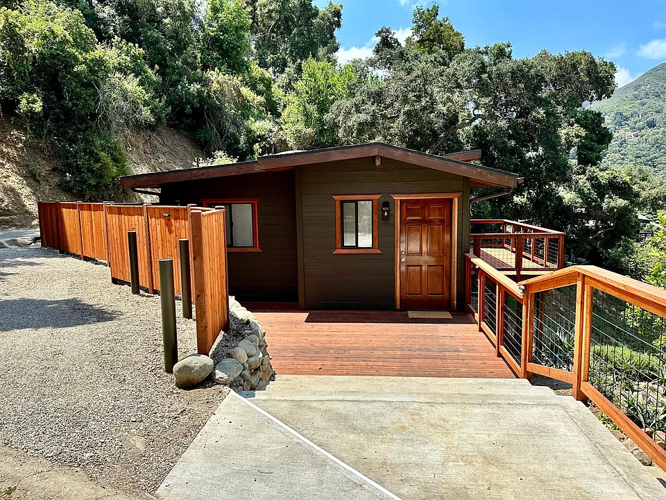 149 1/2 Muerdago Rd