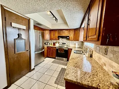 1114 S Pearl St — Photo 12
