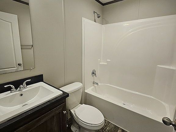 5th image of 806 S Douglas Pl