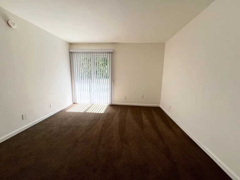 The Excalibur Apartments — Photo 11