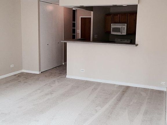 3rd image of 211 E Ohio St APT 915
