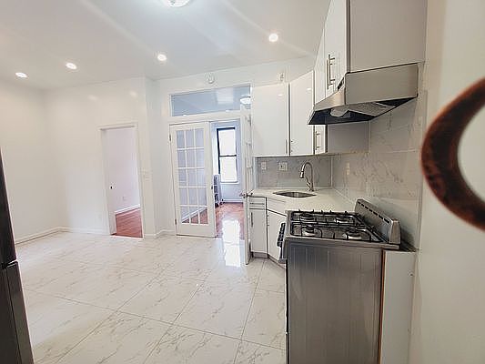 2nd image of 132 N 1st St APT 6