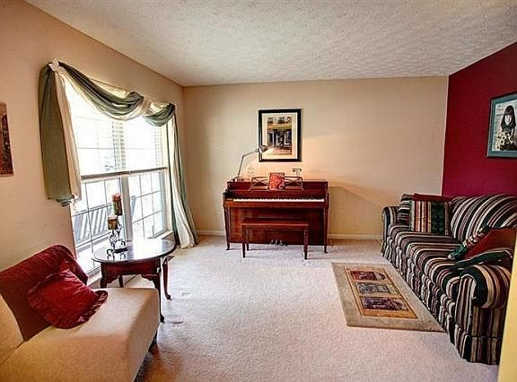 4th image of 10015 Pebblestone Dr