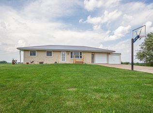 17775 Middle Rd, Dubuque, IA 52002