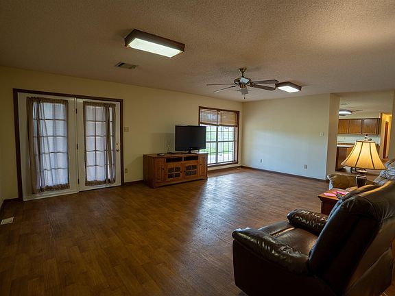 4th image of 1227 Bud Farrar Rd