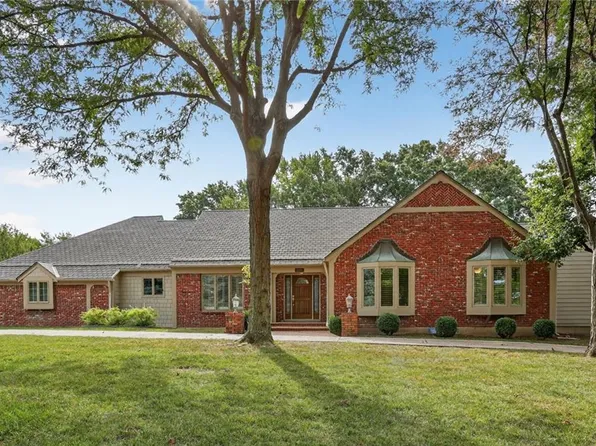 10329 Mohawk Ln, Leawood, KS 66206