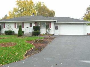 5 W Crest Dr, Rochester, NY 14606