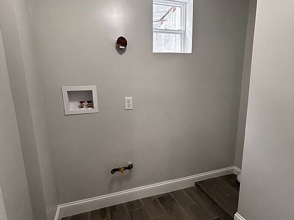 5th image of 39 Currans Ln APT 2