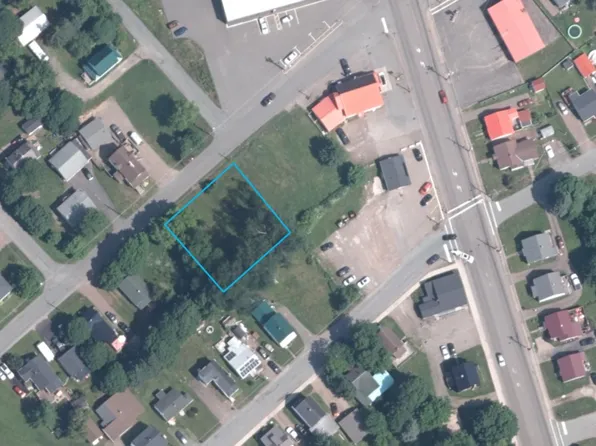 8 Newton Ave, Amherst, NS B4H 1J7