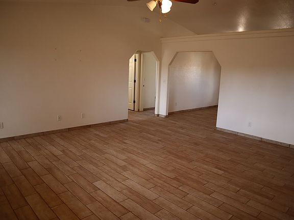 3rd image of 104 Tomahawk Dr
