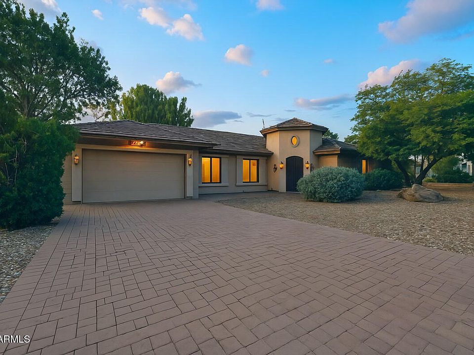 1st image of 722 W MOON VALLEY Drive