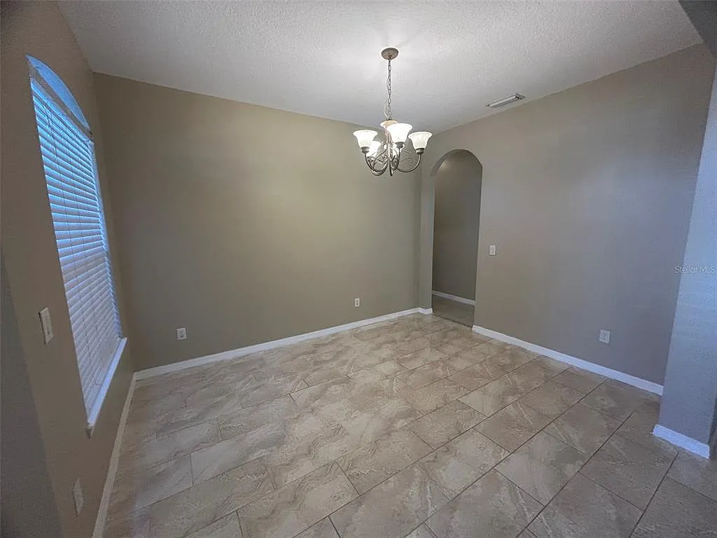 4 bed, 3.0 bath, 2366 sqft, $2,695 — Photo 4