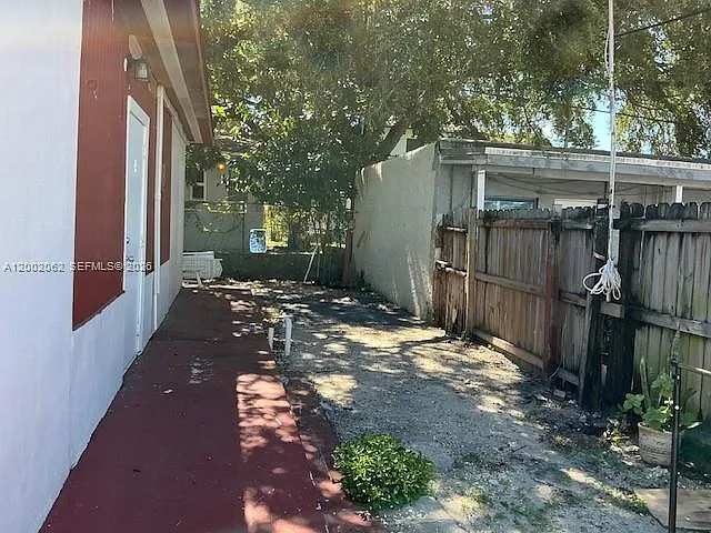 922 NW 2nd St #4 — Photo 14