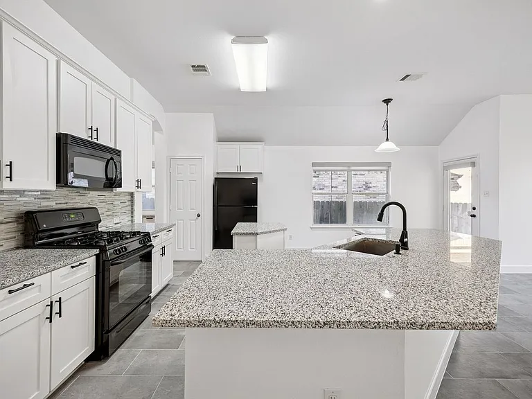 2995 Overland St — Photo 4