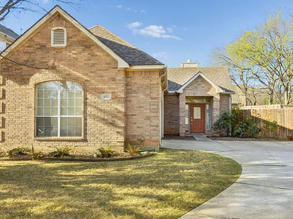 403 Hideaway Ct, Euless, TX 76039