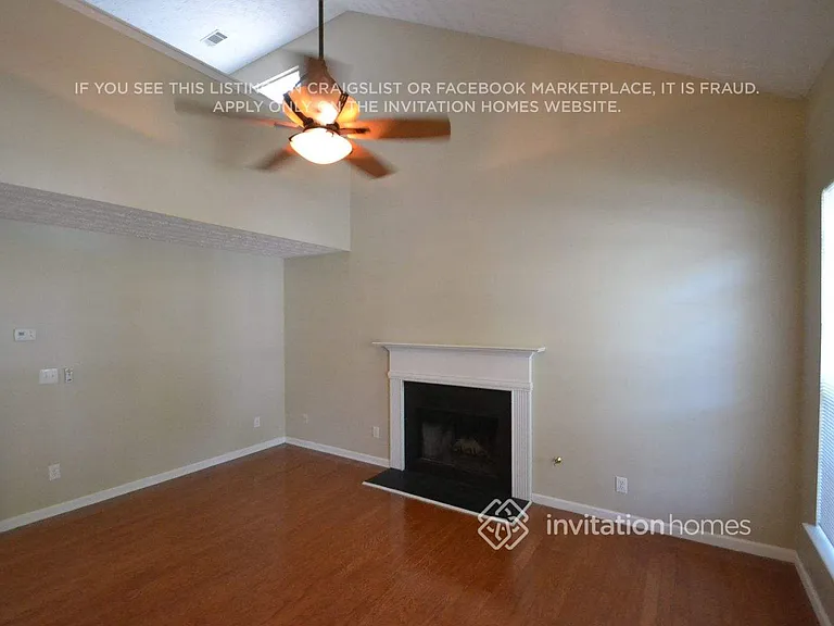 1456 Gates Cir SE — Photo 2