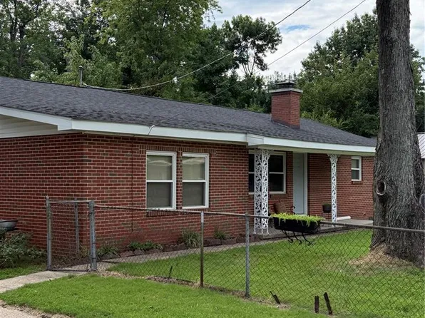134 Reuben Ave, Sikeston, MO 63801