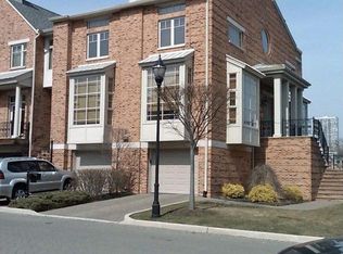 131 Hudson Cv, Edgewater, NJ 07020