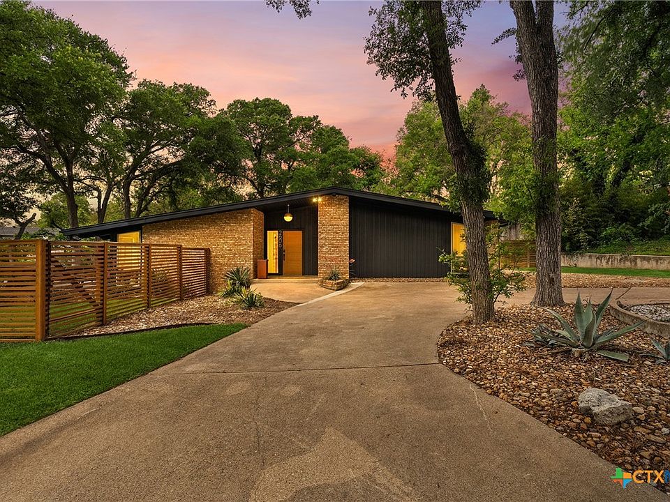 1st image of 2606 Birdcreek Dr