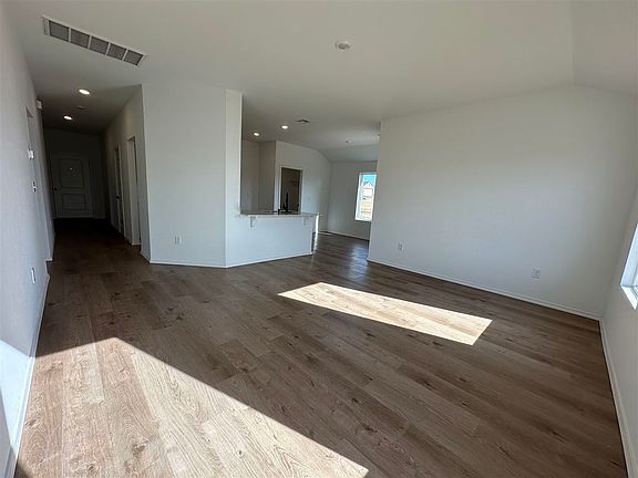 4th image of 3009 E Wells Ave