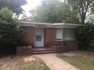 214 E Quitman Ave, Gladewater, TX 75647