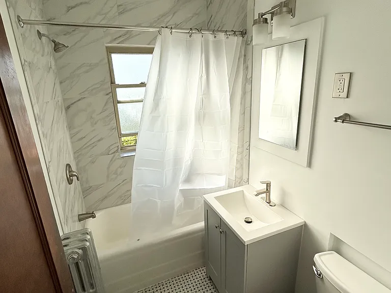 5236 N Rockwell St #1A — Photo 8