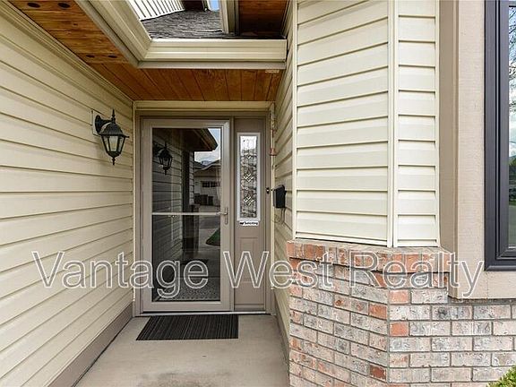 4th image of 1140 Wintergreen Cres