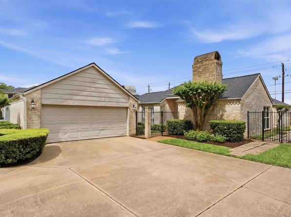2513 Country Club Blvd