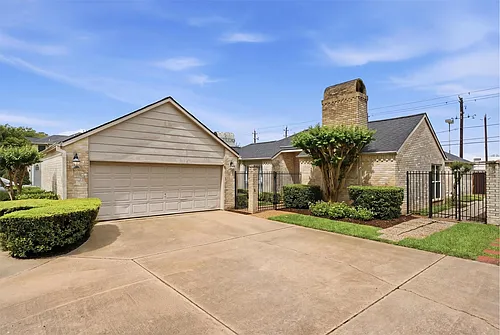 2513 Country Club Blvd Photo 1