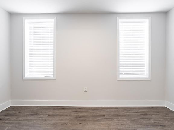 3rd image of 2332 N Woodstock St #2