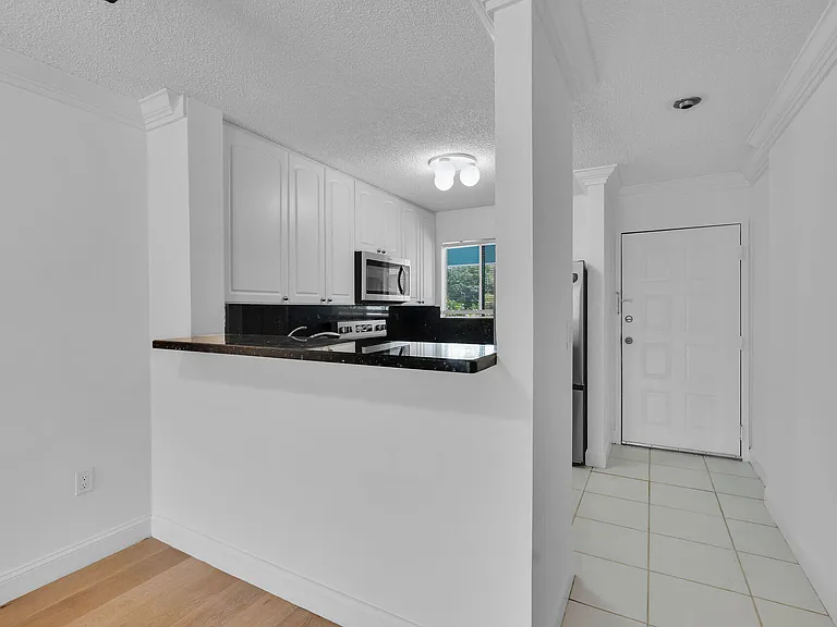 98402 Windward Ave #98402 — Photo 4