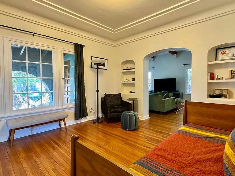 1518 S Genesee Ave — Photo 10