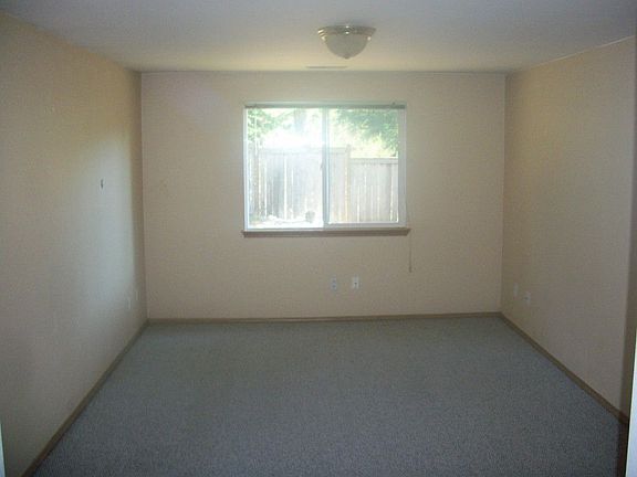 5th image of 8874 Wallingford Ln NE