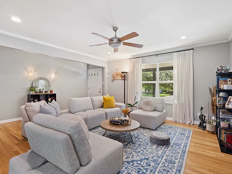 7514 Delafield Ln — Photo 8